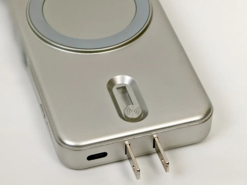 無線快充行動電源 P630 磁吸 5000mAh 支援 iPhone 16 附手機支架 3C03 整體穿搭造型